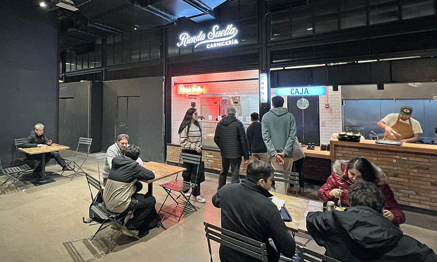 Fachada del restaurante y carnicera Rienda Suelta en el MUT