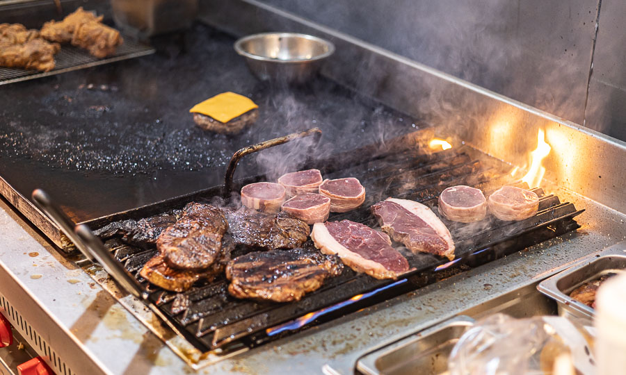 Las carnes de Rienda Suelta en la parrilla - Rienda Suelta - MUT