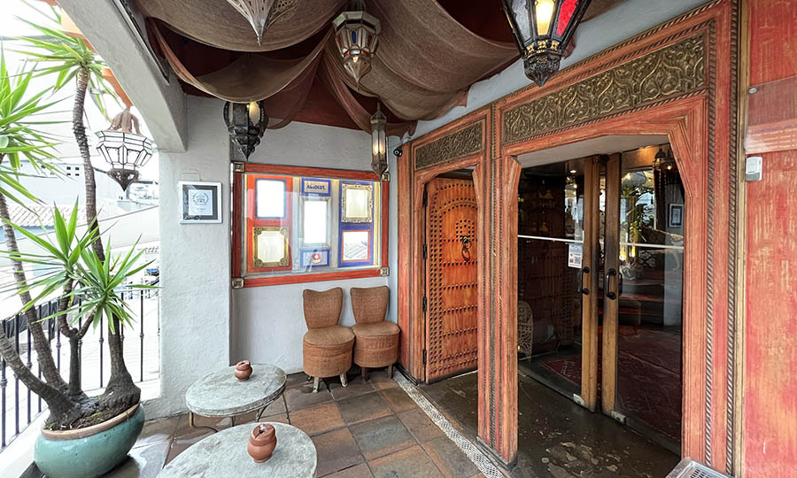 El acceso restaurante Zanzibar en BordeRo