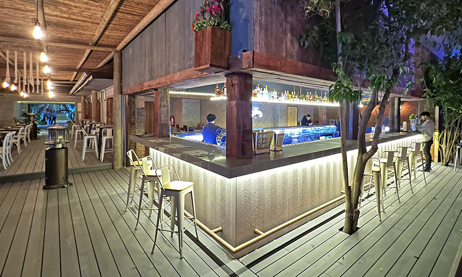 La imponente barra 360 de Roatan Vitacura