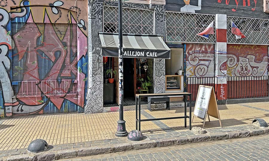 Fachada del Caf Callejn en Valparaiso