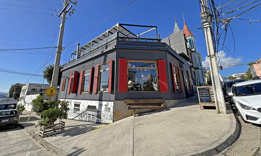 Fachada de la Cafetera Waddington en Playa Ancha Valparaiso