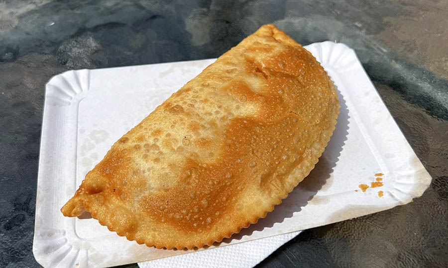 Empanada fritas de camarn queso