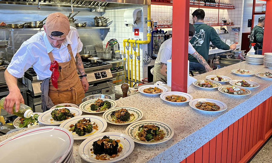 Salida de platos en Toni Lautaro - Toni Lautaro - MUT