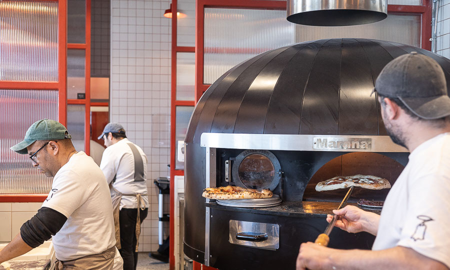 El horno pizzero giratorio en accin - Toni Lautaro - MUT