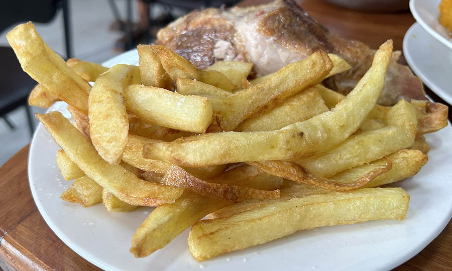 Sabrosa Pulpa de cerdo al horno con papas fritas casera