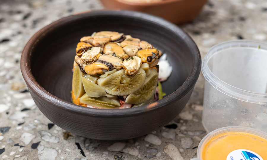 Gran Mariscal chao caa, con gazpacho de piure  - De Costa a Costa