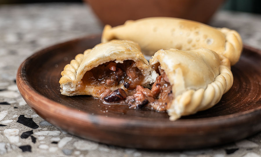 Empanadas fritas de pulpo a la gallega  - De Costa a Costa