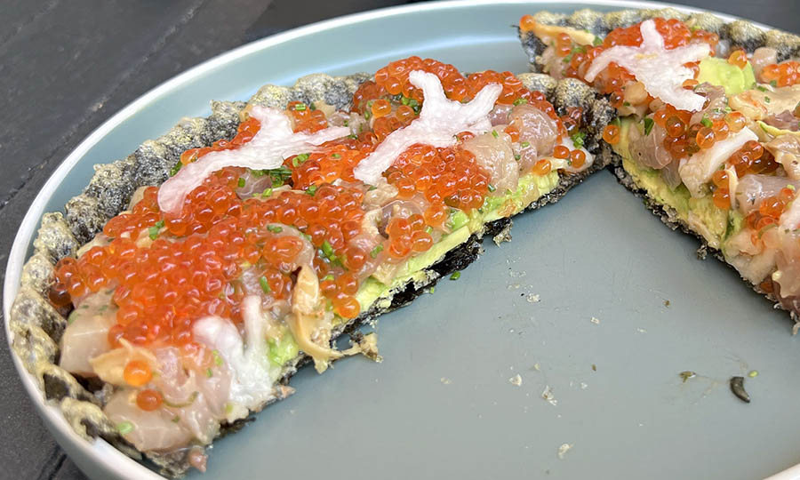 Tartar de mariscos con palta e ikura  - Monos con Navaja