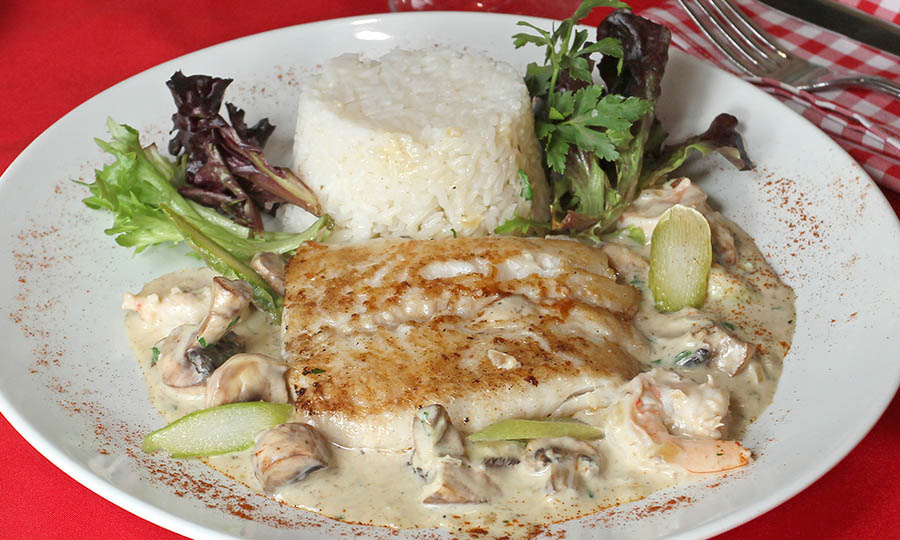 Maravilloso Pescado con salsa amalfitana - Maniero