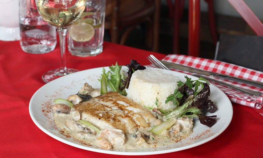 Maravilloso Pescado con salsa amalfitana - Maniero