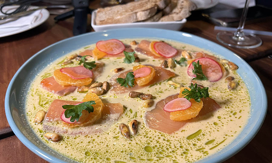 Tiradito de salmón curado