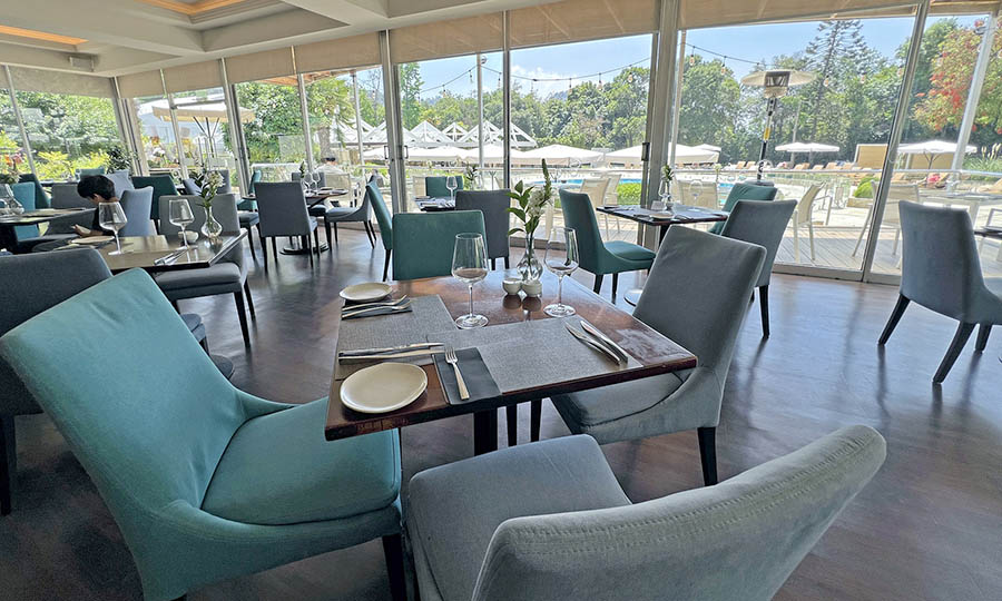 El salón interior de restaurante El Cid