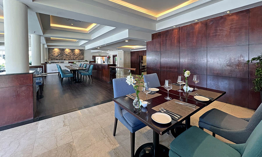 El salón interior de restaurante El Cid