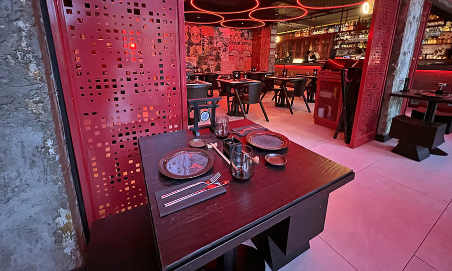 El sal�n inicial de KATO - KATO Tasty Caos