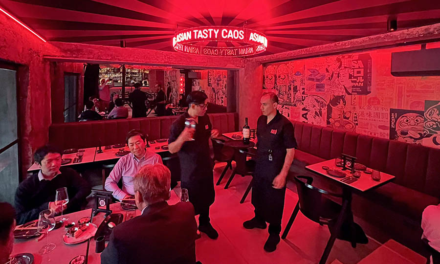 El salón interior de KATO