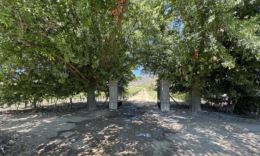 El acceso a la Via Encierra en Peralillo