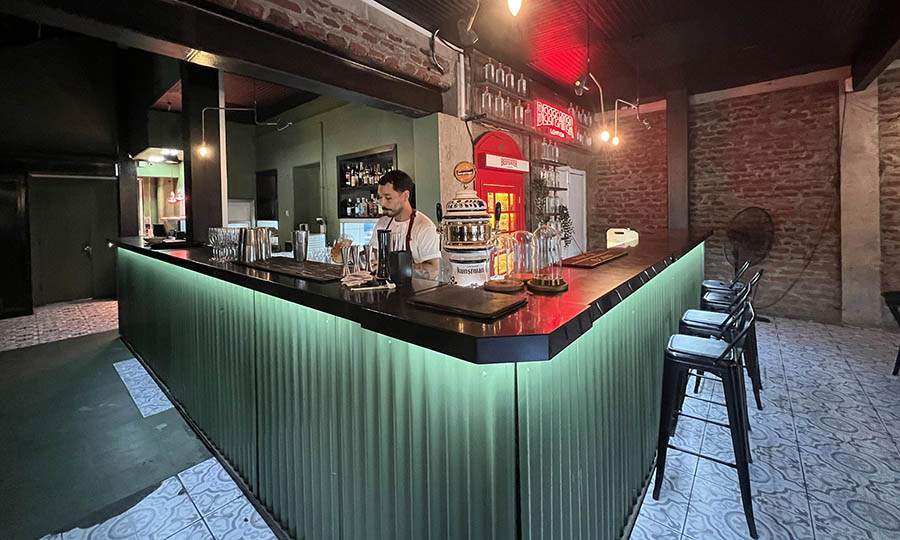 La barra del primer piso de Rossie la Loca Tobalaba