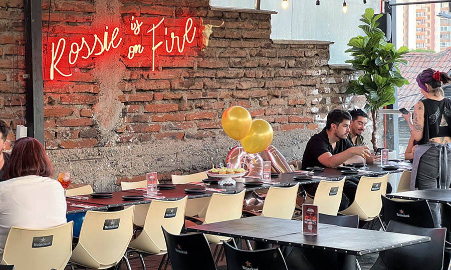 La azotea y terraza del segundo piso de Rossie la Loca Tobalaba