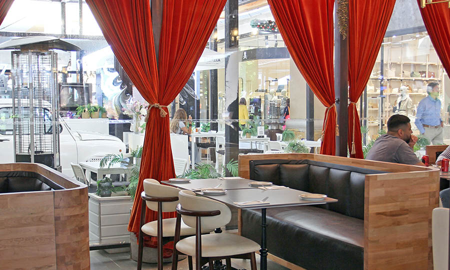 La terraza central de Fiamma en el Mall Portal La Dehesa