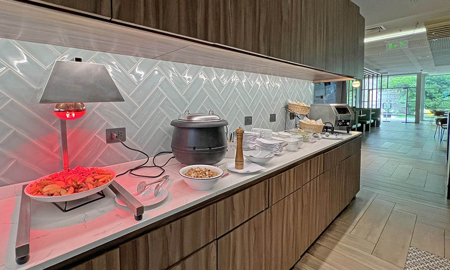 El bufet de sopas y complementos de NUNA Restaurante