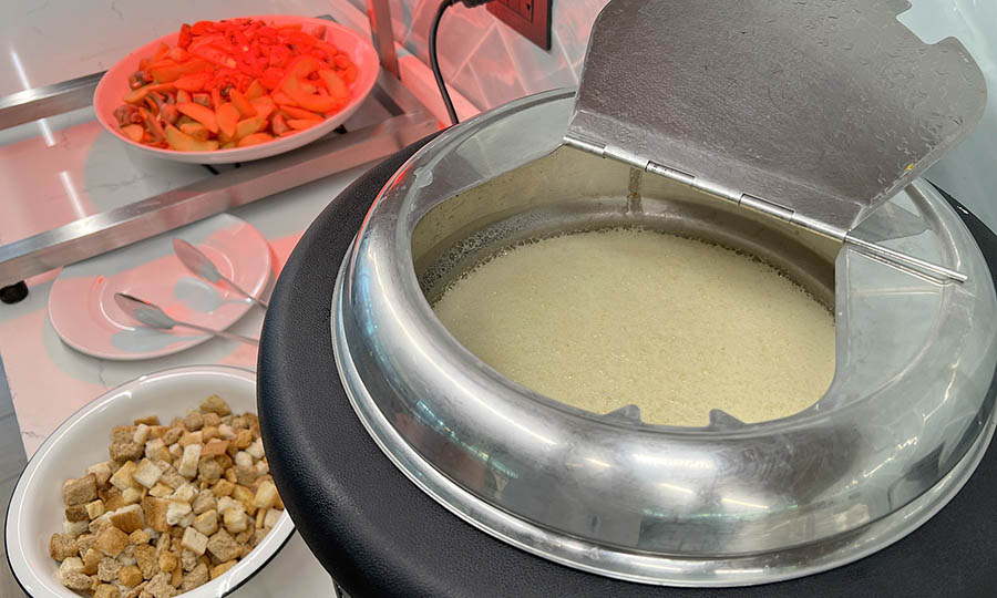 El bufet de sopas y complementos de NUNA Restaurante