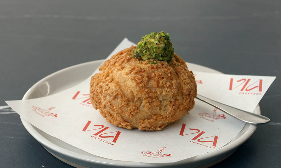 Hermoso profiterol de pistacho - V�a Cafetera