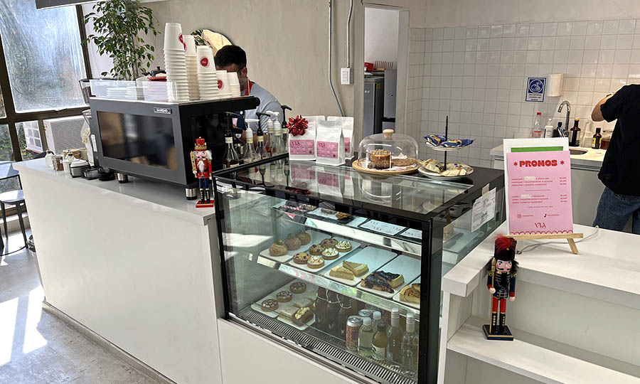 Mes�n vitrina y m�quina de espresso de V�a Cafetera - V�a Cafetera