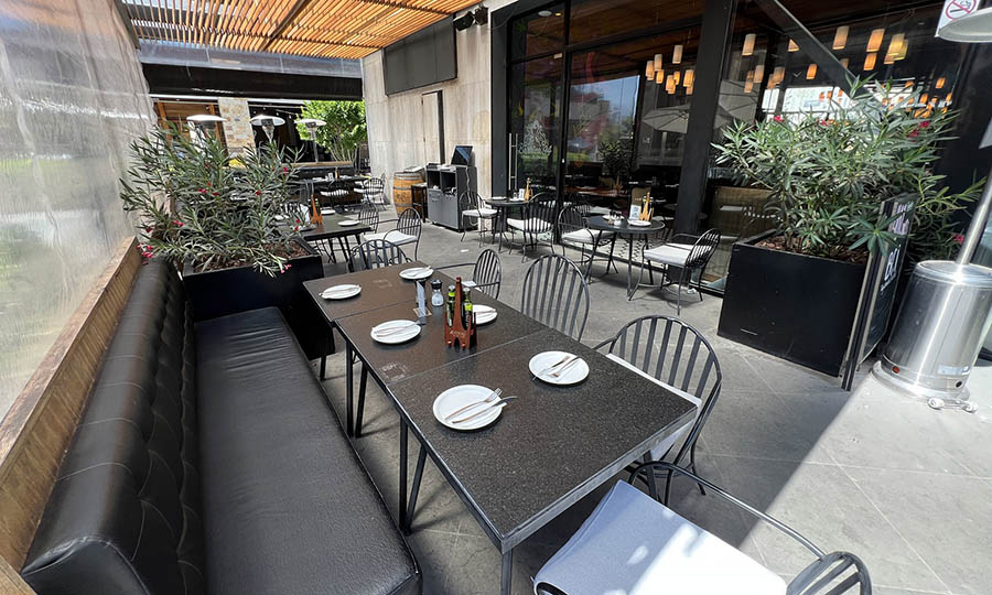 La terraza del restaurante Barrica 94 - Barrica 94 Los Trapenses