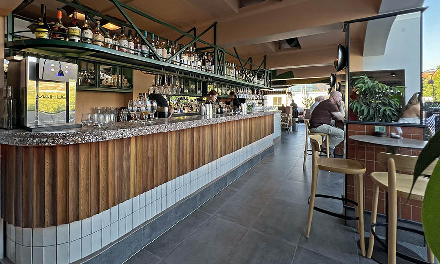 La barra de Azotea 3820