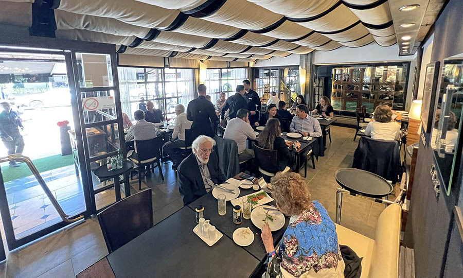 El saln principal del restaurante Le Due Torri en Isidora