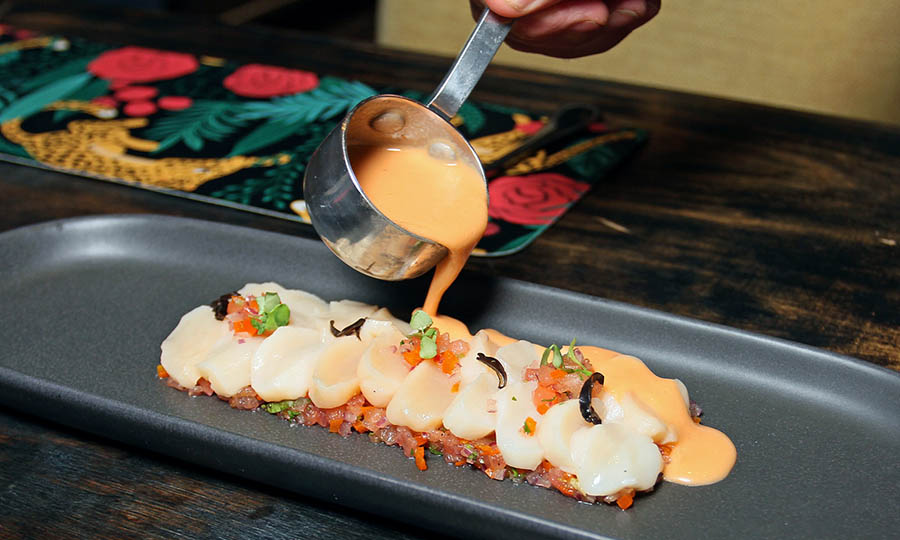 Tiradito de ostiones de glaciar - Oporto Salvaje