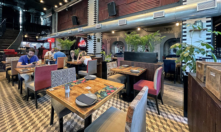 El sal�n central Oporto Salvaje - Oporto Salvaje