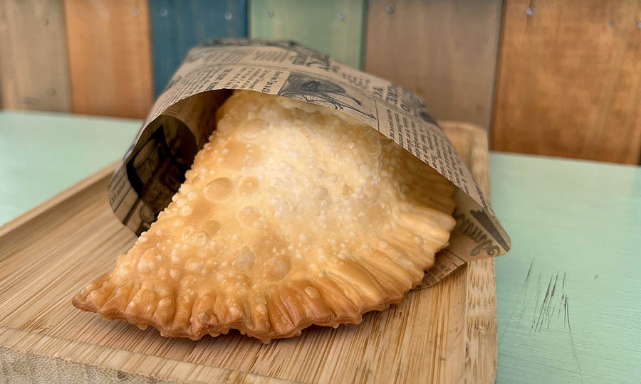 La empanada frita de queso