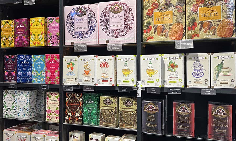 Estanteras de productos en Infierno Gourmet - Fotos de la tienda Infierno Gourmet en Barrio Italia en Galera Estacin Italia, Marzo 2025