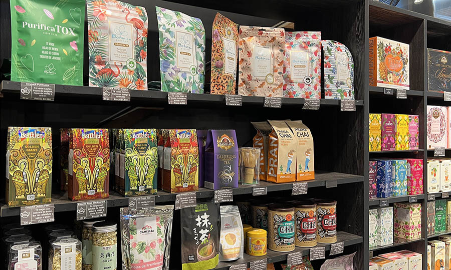 Estanteras de productos en Infierno Gourmet - Fotos de la tienda Infierno Gourmet en Barrio Italia en Galera Estacin Italia, Marzo 2025