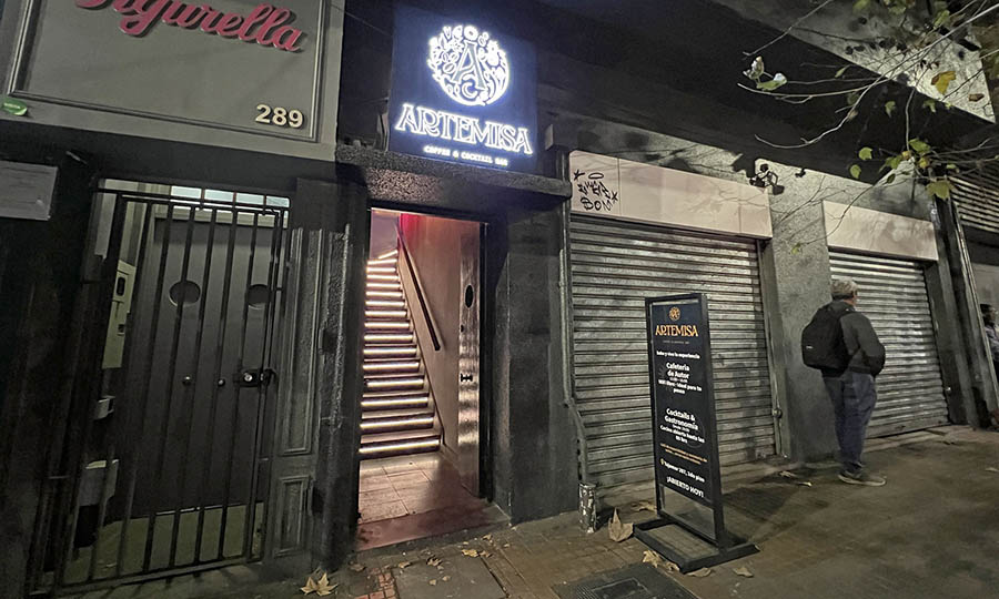 La fachada y puerta de acceso a Artemisa