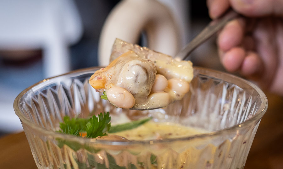 Gloriosos Escabeche de almejas con porotos coscorrones - Caos Comedor y Caf