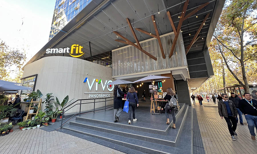 Fachada de acceso al Mall Vivo Panormico