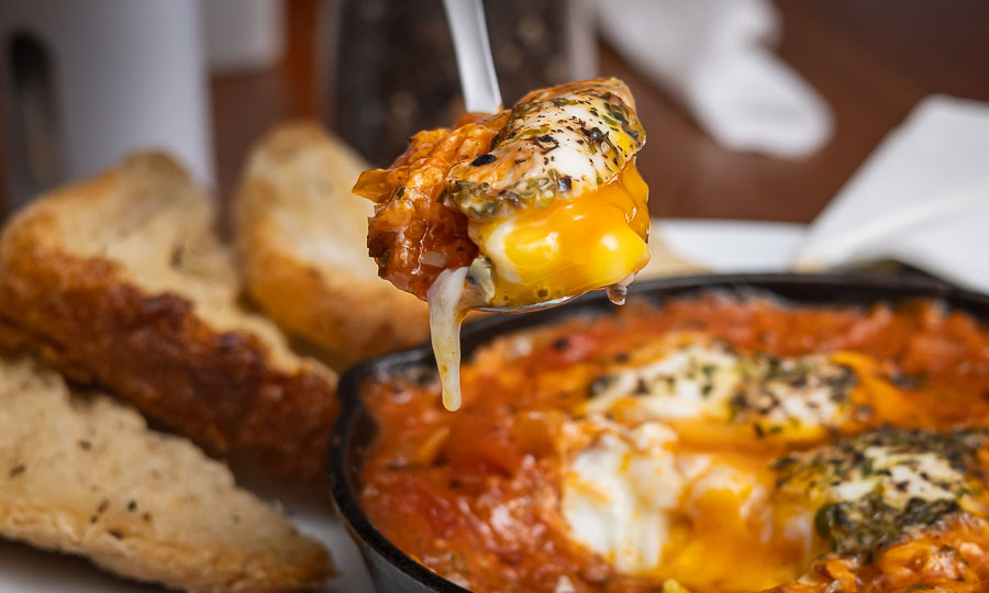 Huevos shakshuka - Bourbon Coffee