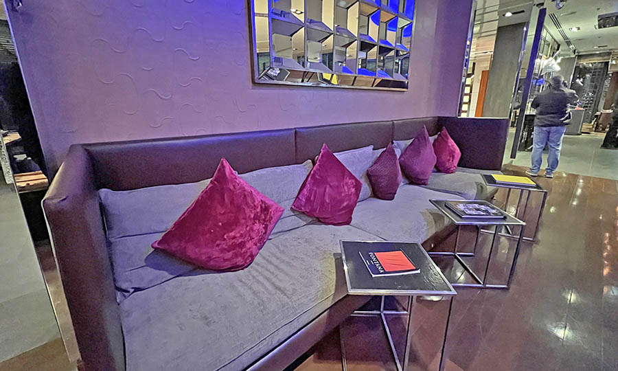 Zona de lounge del DBar y del hotel
