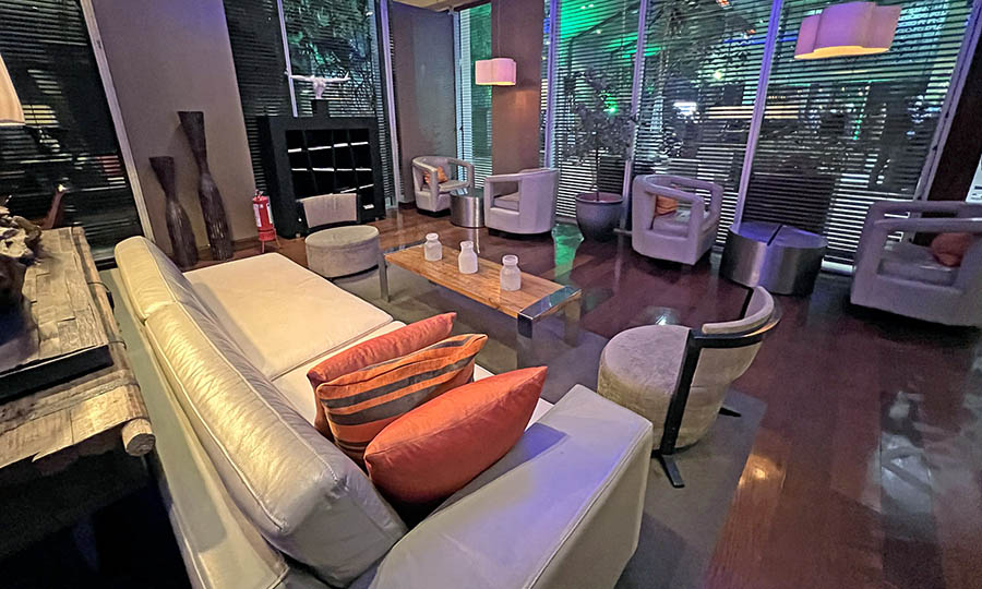 Zona de lounge del DBar y del hotel