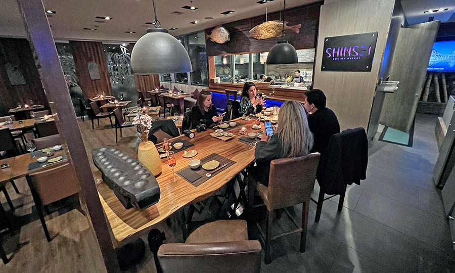 Las mesas del restaurante Shinsei que se puede usar