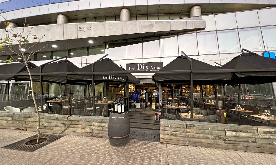 Fachada de Les Dix Vins en Vitacura