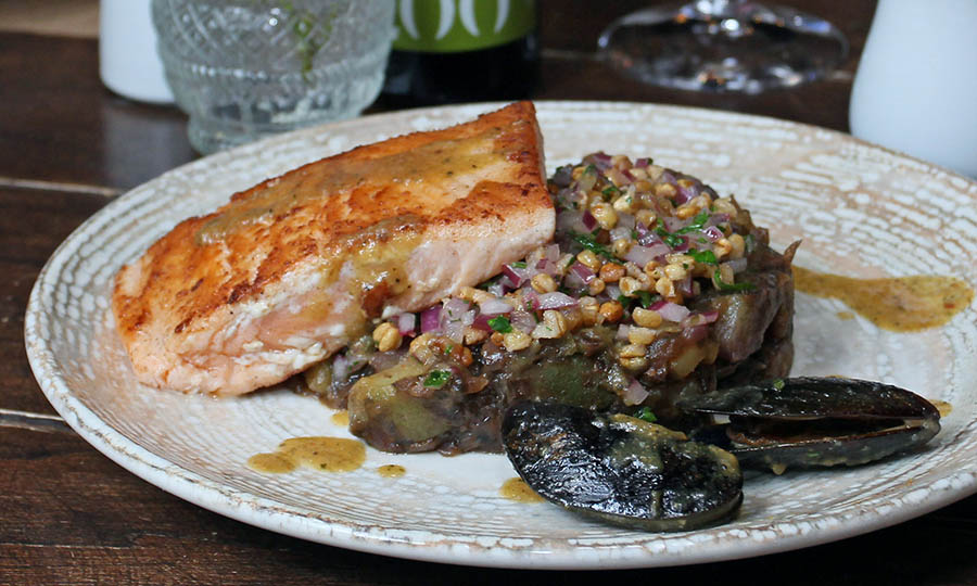 Goloso Salmón y papas con luche