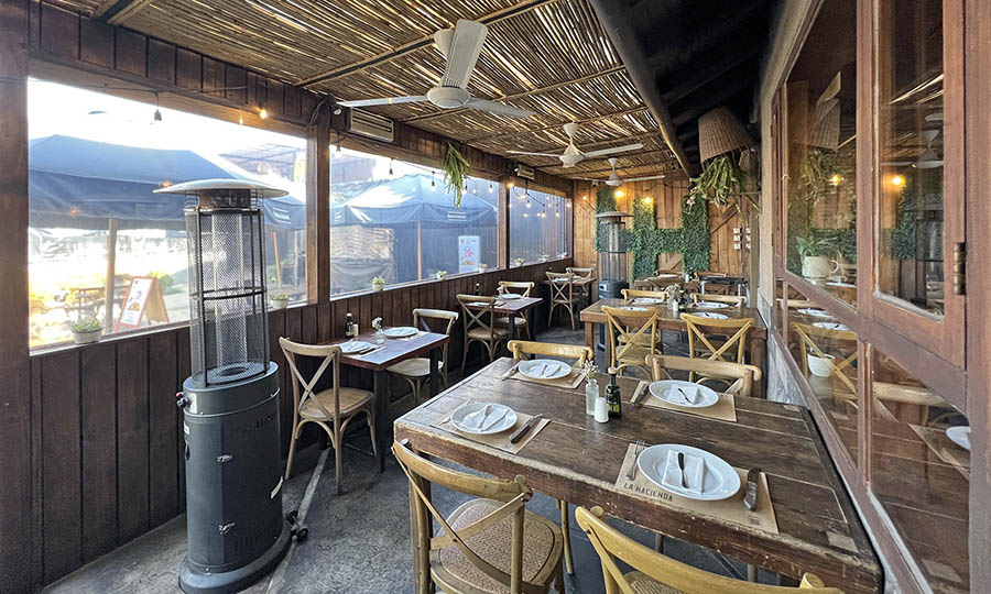 Terraza techada contigua al Pueblo Gastronmico de Machal