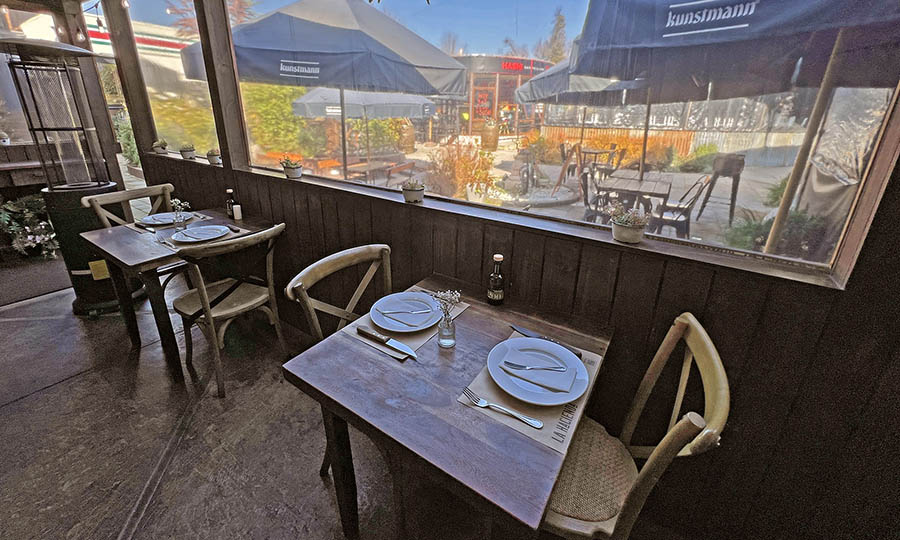 Terraza techada contigua al Pueblo Gastronmico de Machal - La Hacienda Machal