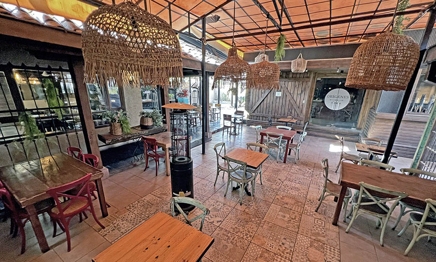 La gran terraza y zona de eventos de La Hacienda