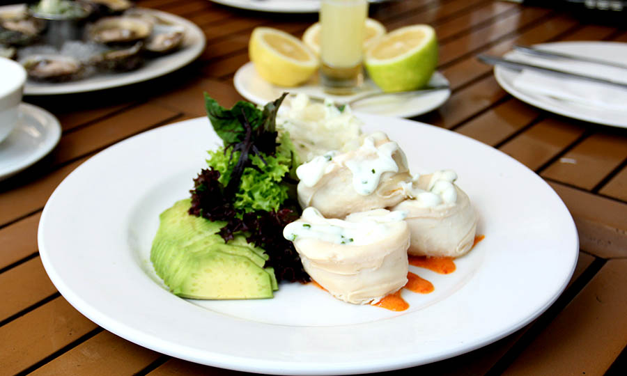 Generoso plato de Locos con papas mayo