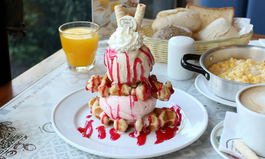 Brunch El Taller: Torre de waffles y helado
